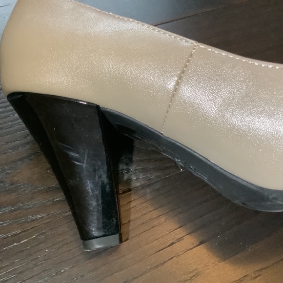 Black and Tan heels Life Stride heels size 6 - Picture 6 of 8